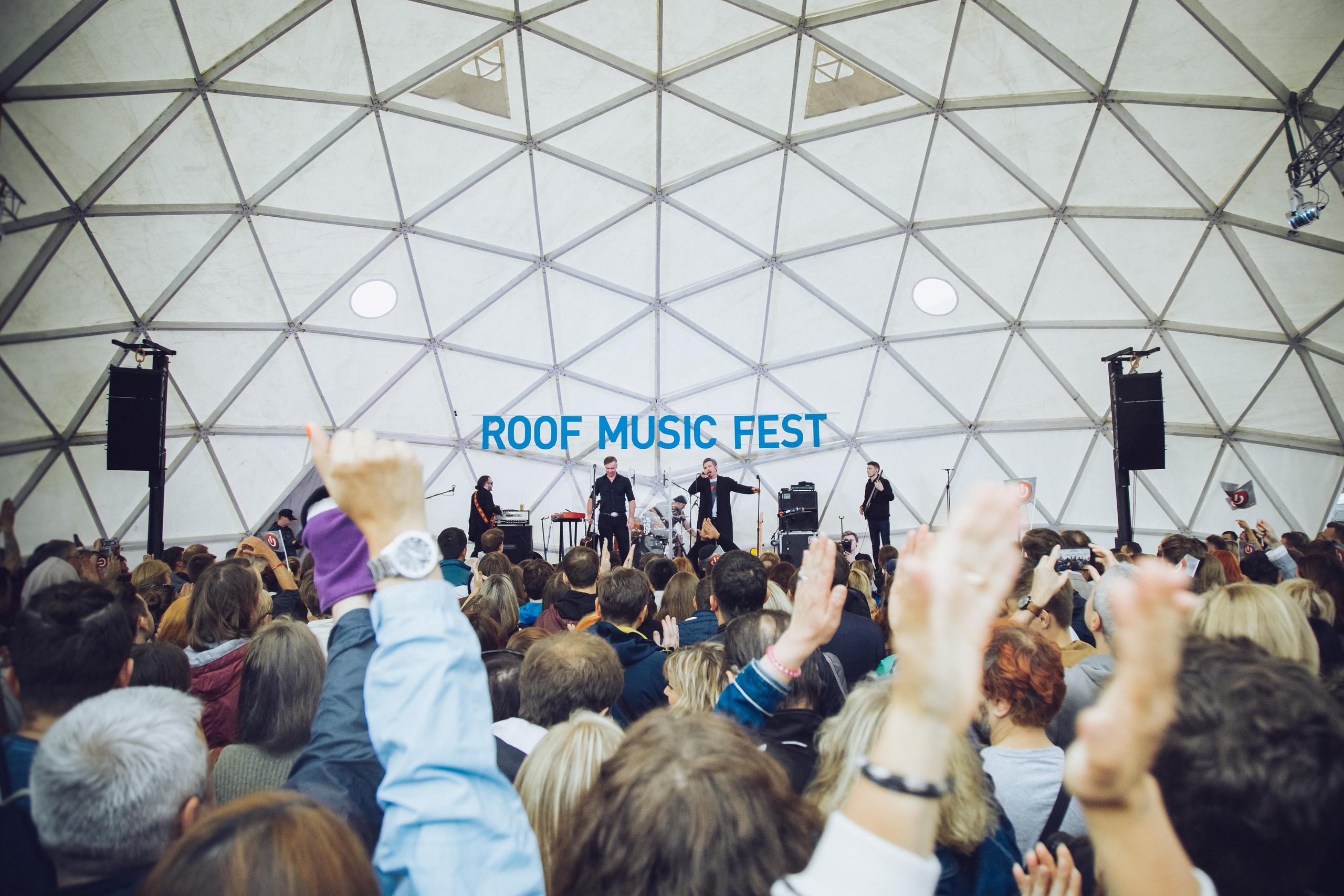 Roof fest. Roof Fest Санкт-Петербург на крыше. Фестиваль Руф фест СПБ. Руф фест СПБ 2022. Roof Fest 2023 Санкт-Петербург.